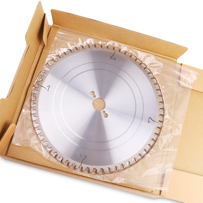 Tingkat Freud TCT Saw Blade Untuk pemotongan kayu / panel Ukuran Saw Industri Tingkat Kualitas